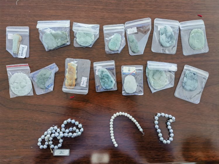 警方查缴的物品。 双鸭山警方供图