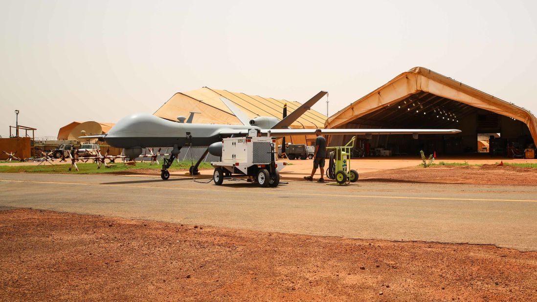 尼日尔是美军在西非地区开展反恐行动的中枢，图为美军在阿加德兹市基地部署的MQ-9收割者无人机