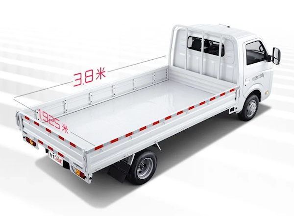 驾驶舱可变大床!五菱龙卡本月上市:横竖都能拉