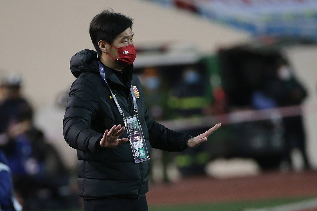 越南3-1中国 国足历史首次不敌越南彻底无缘世界杯 李霄鹏在场边指挥 图/视觉中国