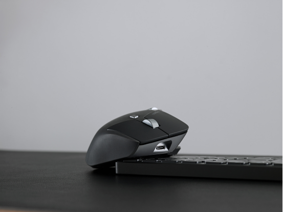 3种无线连接可支持4台设备 详解雷柏MT760L多模无线鼠标874.png