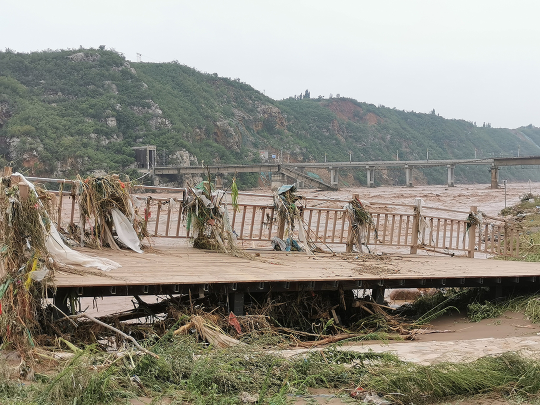 2023年7月31日，石家庄井陉，石太铁路的井陉境内秀林段被洪水冲断坍塌现场图。