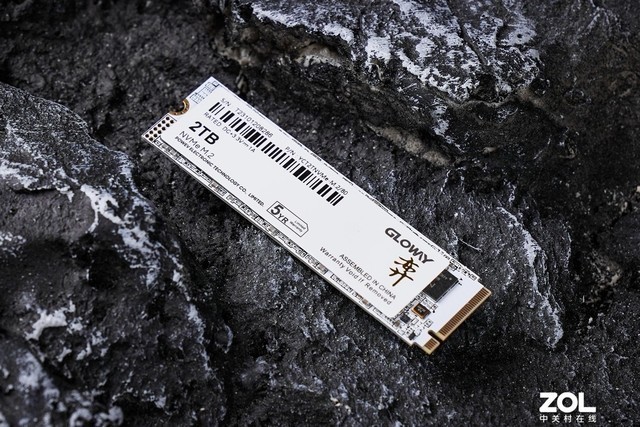 【有料评测】光威弈PCIe4.0 SSD评测 2TB强悍“小金刚”