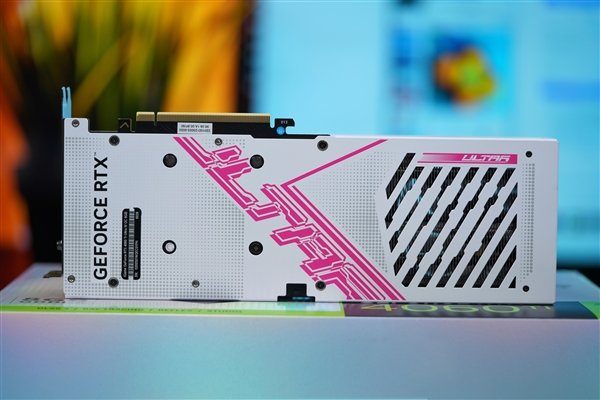 高颜值波普风!七彩虹RTX 4060 Ti Ultra W OC显卡图赏