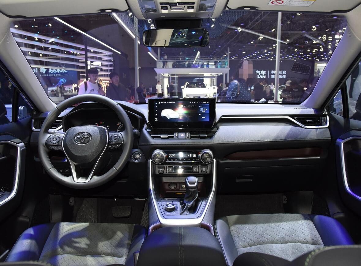 17.68万元起售,新款RAV4荣放上市,加入Adventure越野套件车型