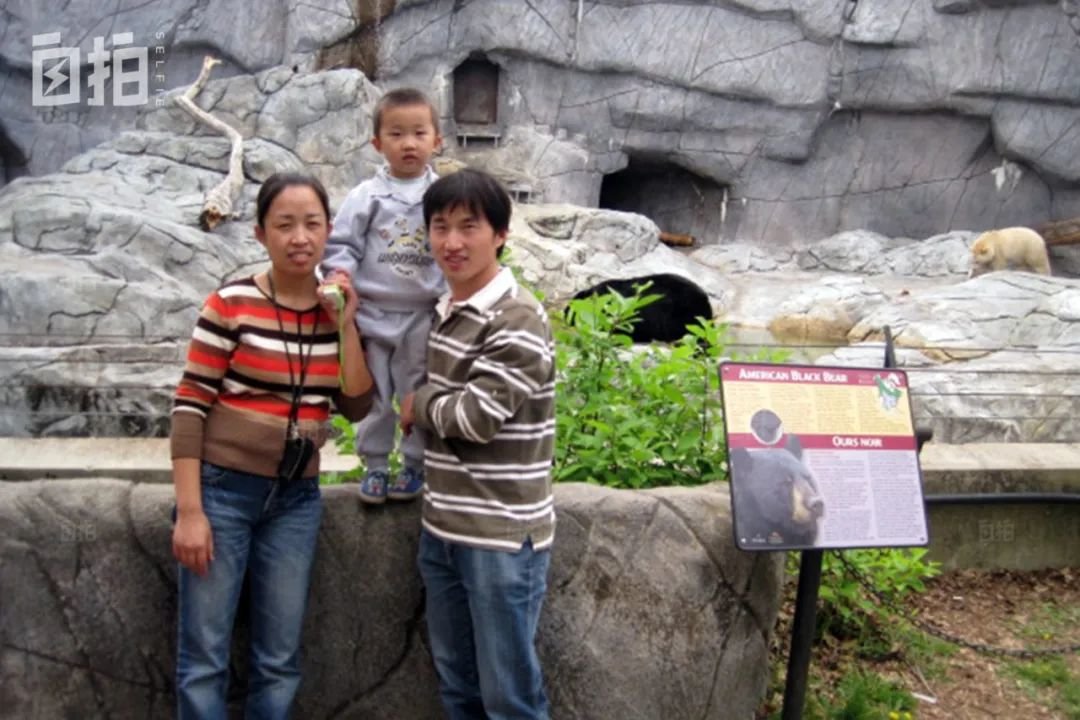 老婆孩子刚到加拿大时带他们去动物园玩。