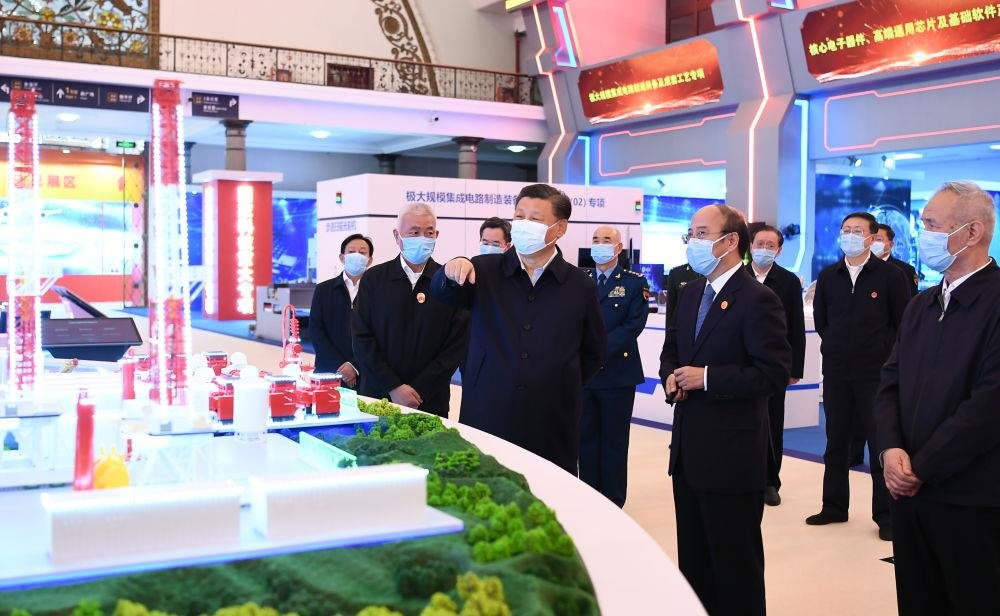 △2021年10月26日，习近平总书记在北京展览馆参观国家“十三五”科技创新成就展。