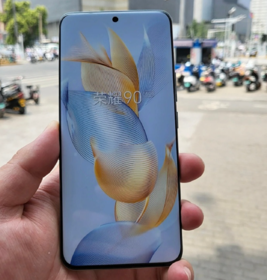 荣耀90系列机模曝光:正面绝美四曲屏