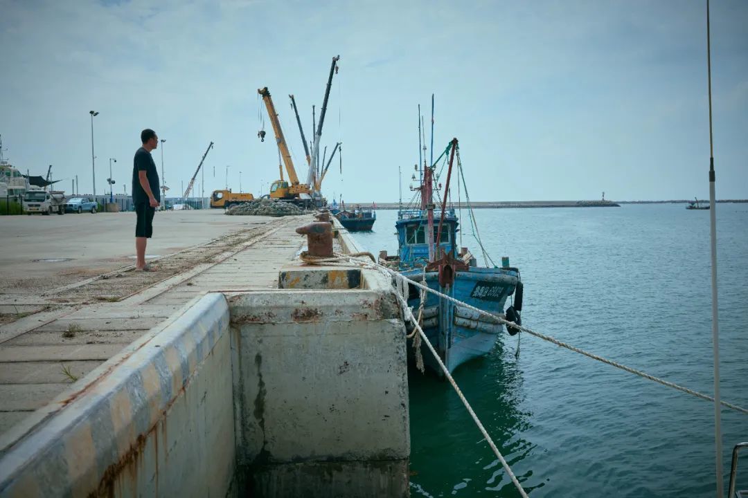海阳市中心渔港码头，两年多前，李军的快艇在这里停靠
