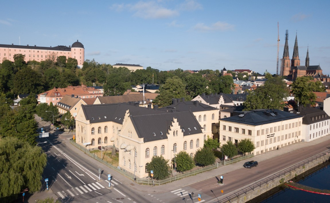 乌普萨拉大学校园，沿河最右侧的二层楼房是18-19世纪的化学系（uaf.se）