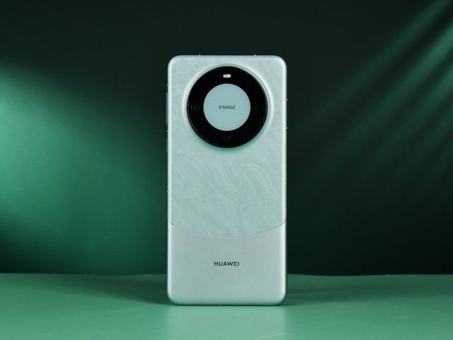 【有料评测】华为Mate 60 Pro+评测,涅槃重生后的首款超大杯