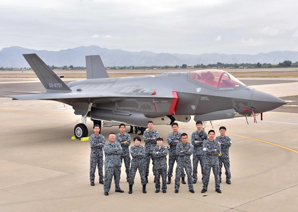 航空自卫队展示装备的F-35A战斗机。