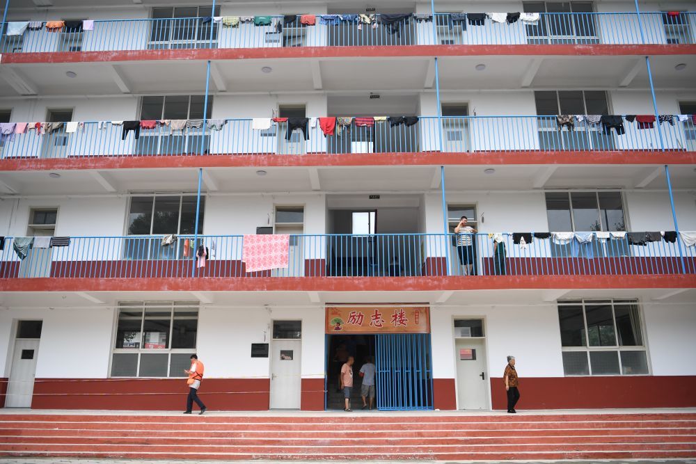 ↑8月3日拍摄的涿州市第三中学安置点。