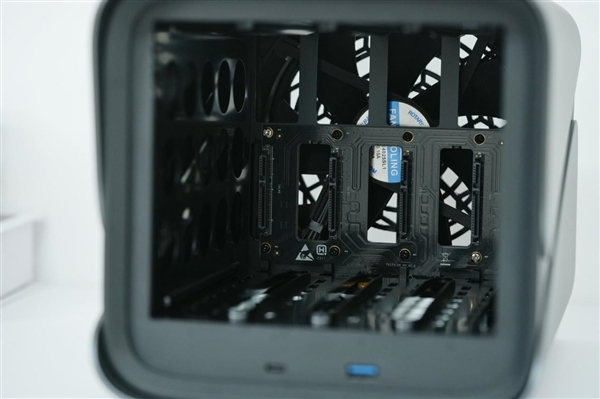 性能提升至2.5倍!新款极空间Z4 Pro图赏