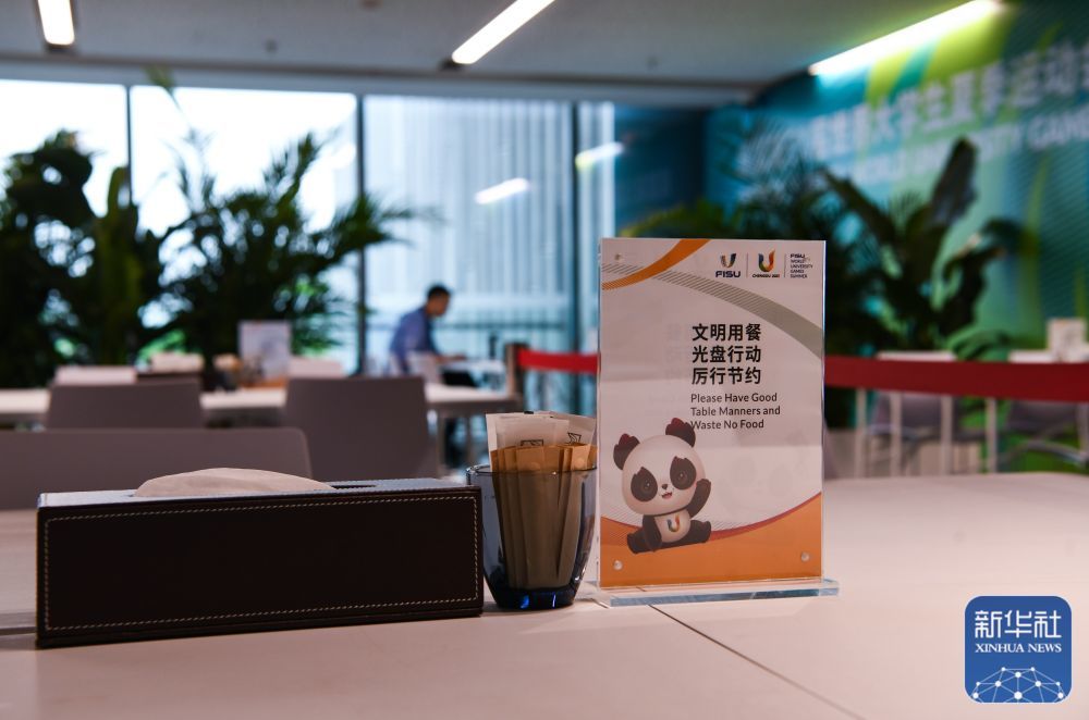 ↑这是7月13日拍摄的成都大运会主媒体中心的媒体餐厅。新华社记者 王曦 摄