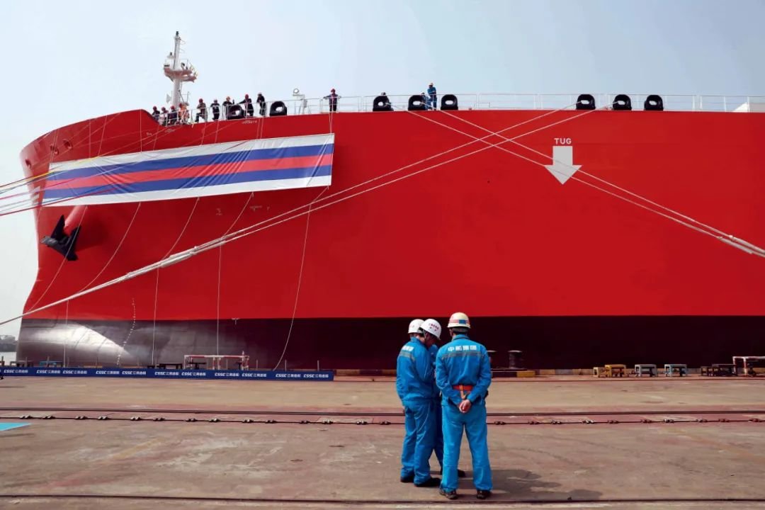 2021年3月28日,江南造船为西南海运有限公司建造的全球首艘新造86000立方米超大型双燃料液化石油气船(VLGC)在上海举行命名仪式。该船总长230米、设计吃水11.4米、型宽36.6米、结构吃水12米、型深22.2米,挂新加坡旗,入级英国劳氏船级社(LR)。图/IC