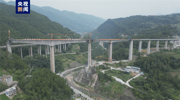 基建狂魔新作!渝昆高铁川渝段最长桥梁连续梁顺利合龙