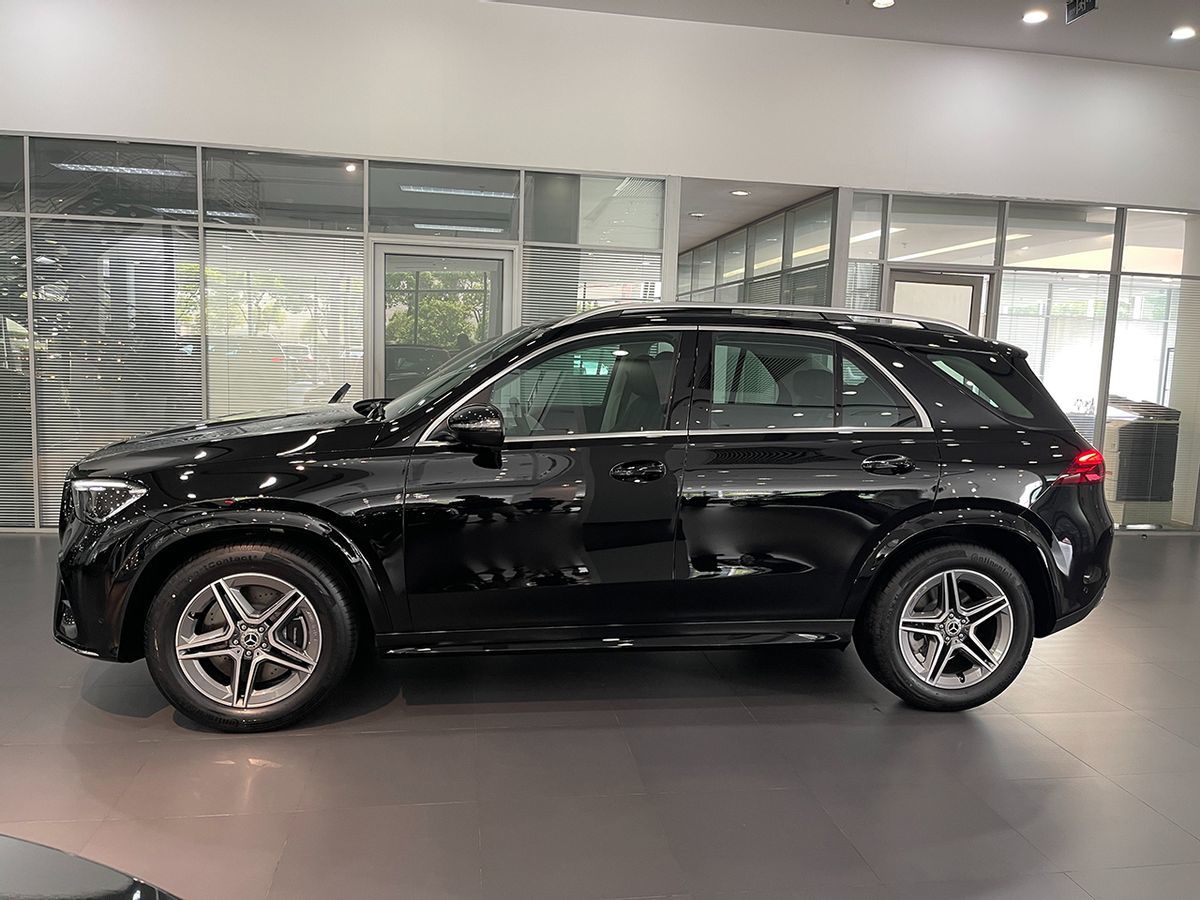 尽快国产吧!价格和空间打不过宝马X5,2024款奔驰GLE到店实拍