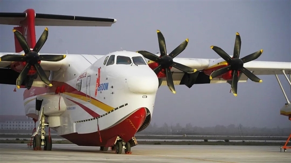 中国首款大型水陆两栖飞机:四架齐聚!