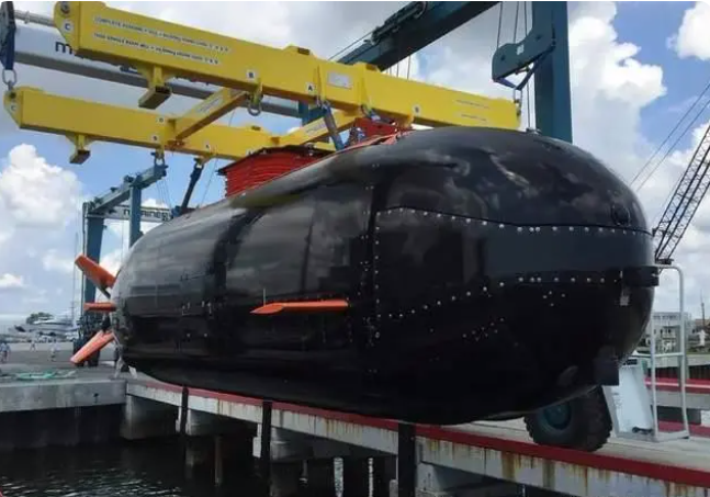新型微型潜艇可由核潜艇携带，在距离目标一定距离时脱离母艇，运载“海豹”突击队执行渗透任务。