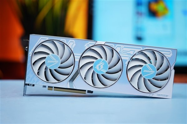 高颜值波普风!七彩虹RTX 4060 Ti Ultra W OC显卡图赏