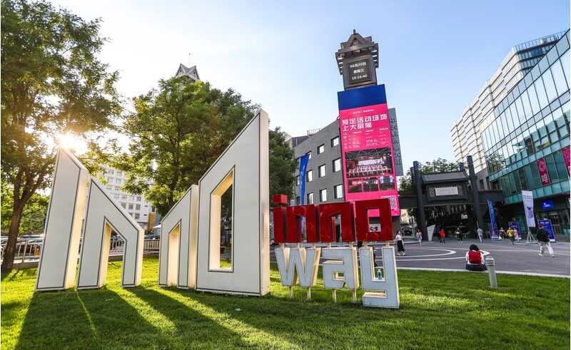 中关村创业大街创业服务机构云集，成为海内外创新创业者的热土。武亦彬 摄