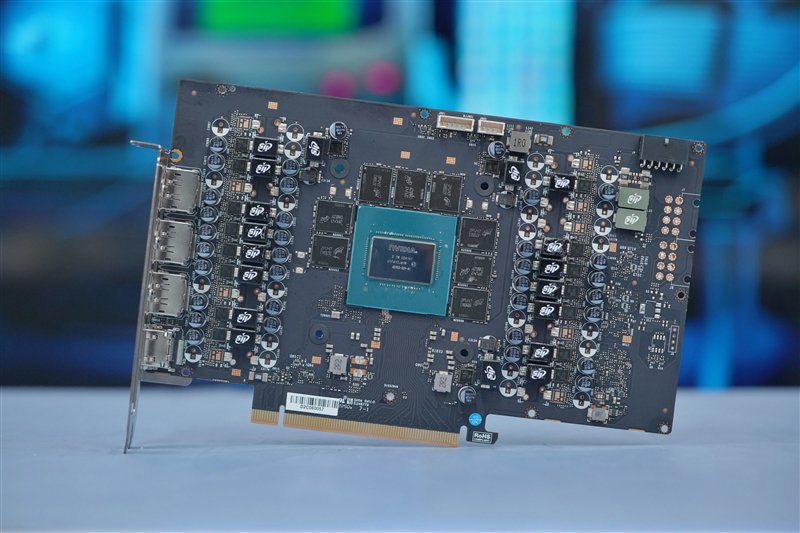 高颜值+顶级做工!铭瑄RTX 4080 iCraft OC16G瑷珈显卡评测:三风扇稳压71℃