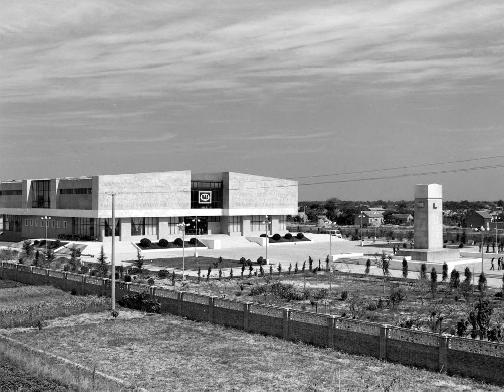 ↑ 新四军纪念馆（1986年摄）