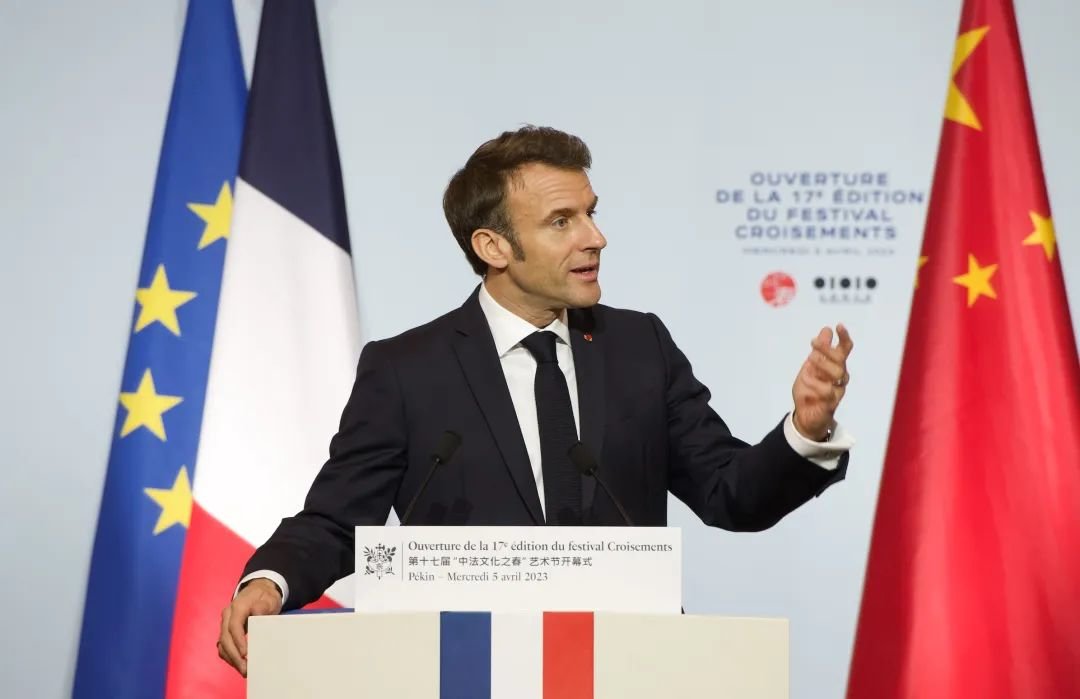 ▲ 法兰西共和国埃马纽埃尔·马克龙(Emmanuel Macron)在第17届“中法文化之春”艺术节开幕式上致辞,图源:凤凰艺术