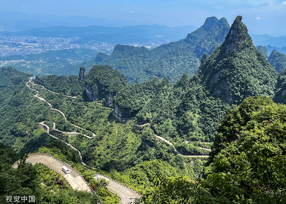 湖南张家界，天门山景区。人民视觉 资料图