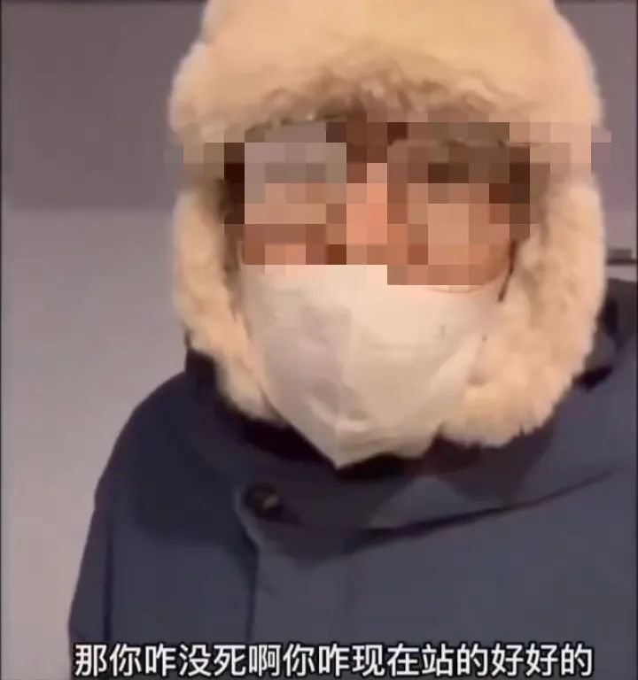 新毒株袭来 他倒在了地上