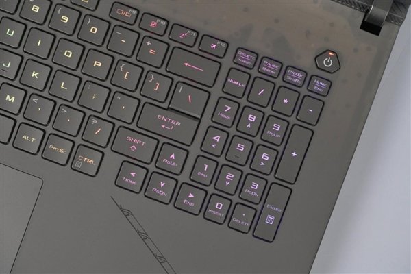 18英寸大屏+RTX 40系显卡!ROG枪神7 Plus超竞版图赏