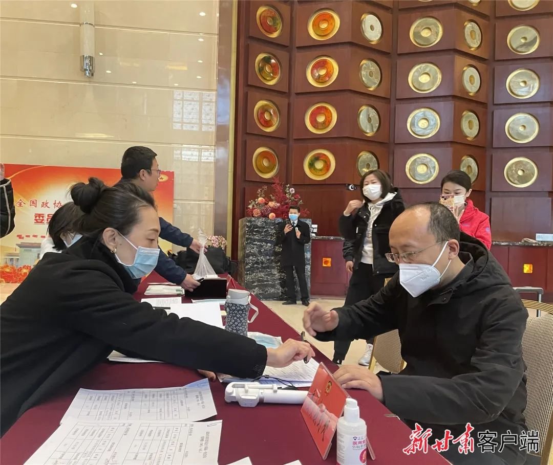 委员报到现场。图源:新甘肃客户端