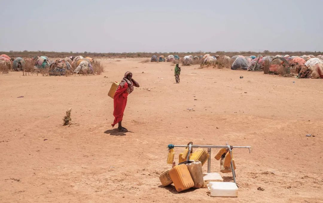 ◆2022年4月6日，埃塞俄比亚，当地一座村庄遭遇严重旱灾，18个月以来几乎没下过一滴雨。