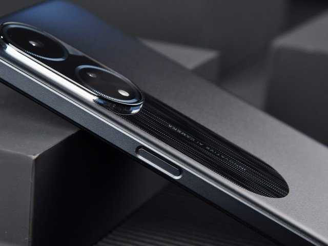 1999元就能买到素皮新机 OPPO A1上手体验