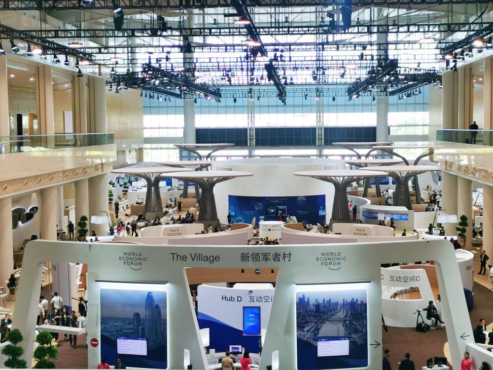 第十四届夏季达沃斯论坛“新领军者村”。(新华社记者刘惟真摄)