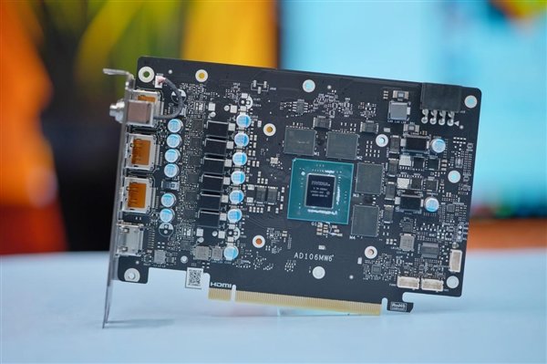 高颜值波普风!七彩虹RTX 4060 Ti Ultra W OC显卡图赏