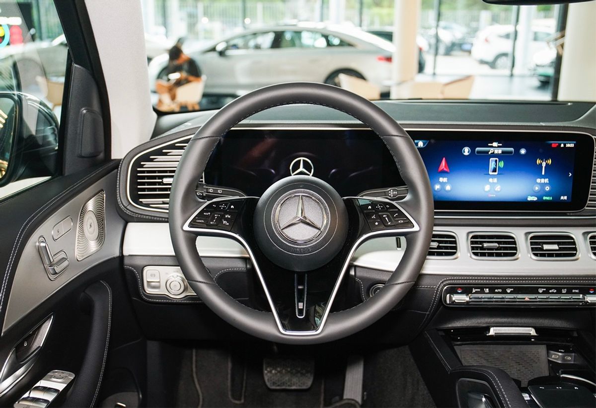 尽快国产吧!价格和空间打不过宝马X5,2024款奔驰GLE到店实拍