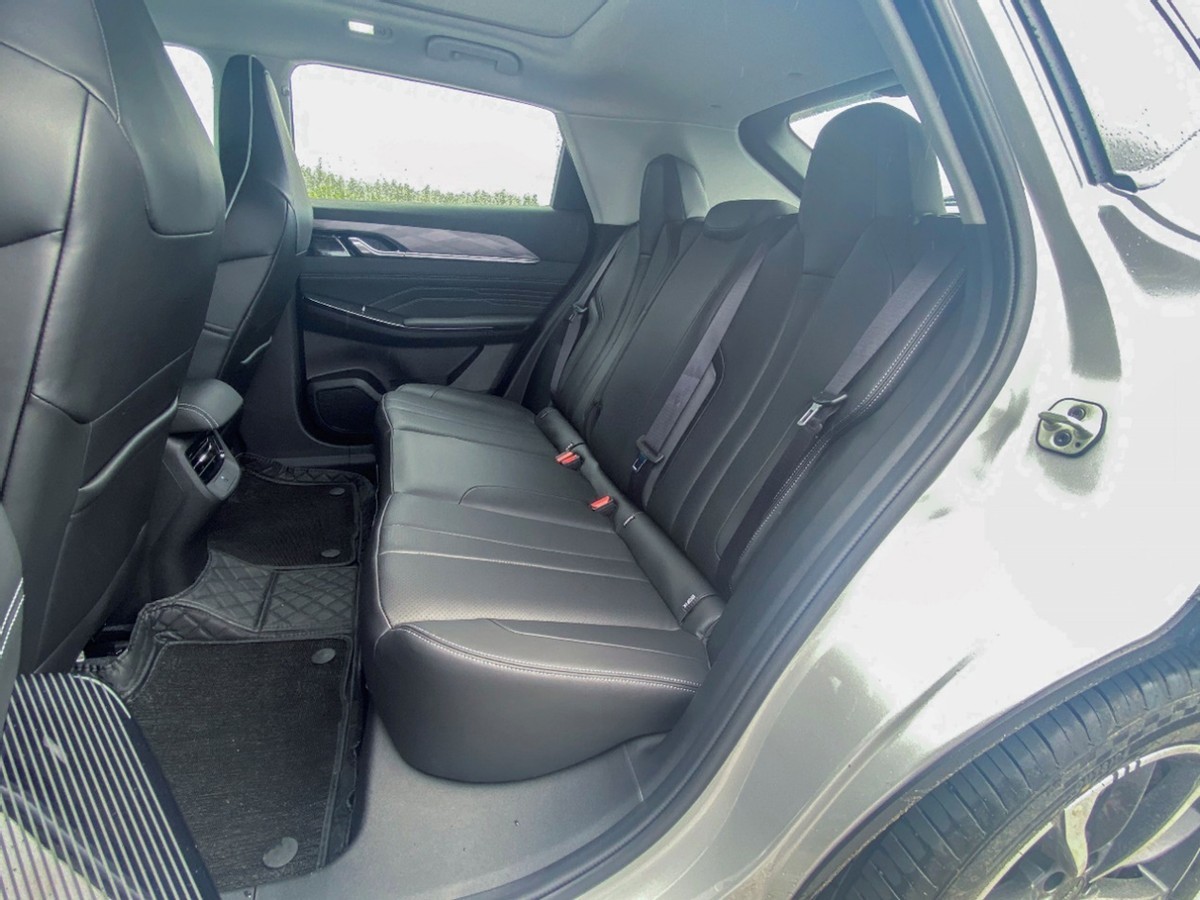 油耗低性能强 比插混划算 东风风神皓瀚DH-i试驾体验