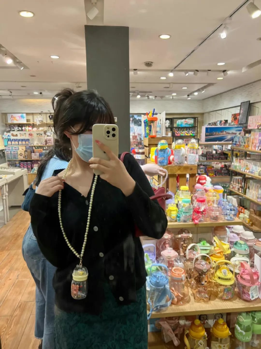 脱离“复古”的卡座妹