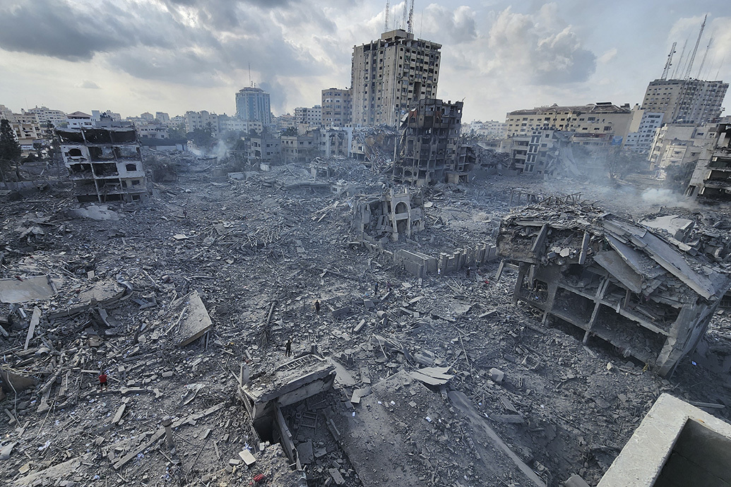 当地时间2023年10月10日，加沙城，被以色列空袭摧毁的建筑。