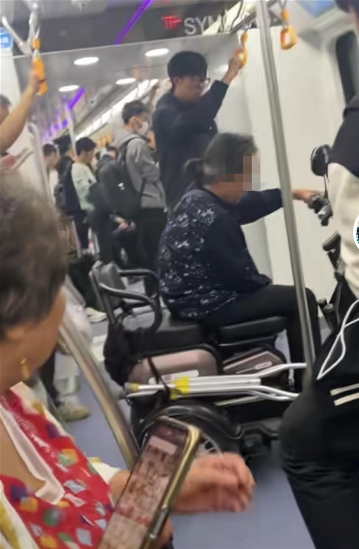 【#网友反映老太太骑电动三轮车进了地铁车厢#，沈阳地铁：将调查】9月