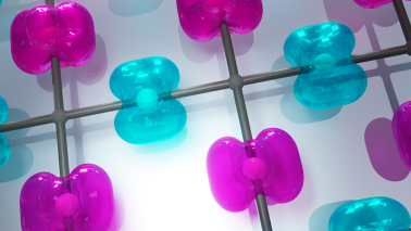 在交错磁体中,相邻电子沿相反方向(颜色)旋转,但位于具有不同方向(形状)的原子级结构中。图源:Libor Šmejkal and Anna Birk Hellenes