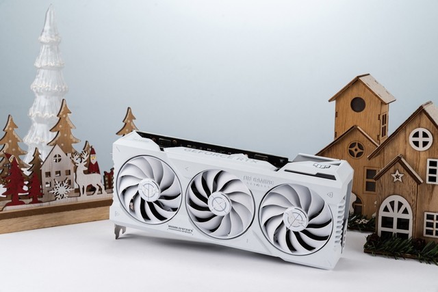 摆脱理线烦恼!TUF GAMING 4070Ti SUPER WHITE背置显卡