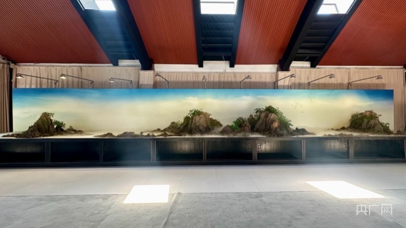 富春山居合璧盆景(央广网记者 顾炀威 摄)