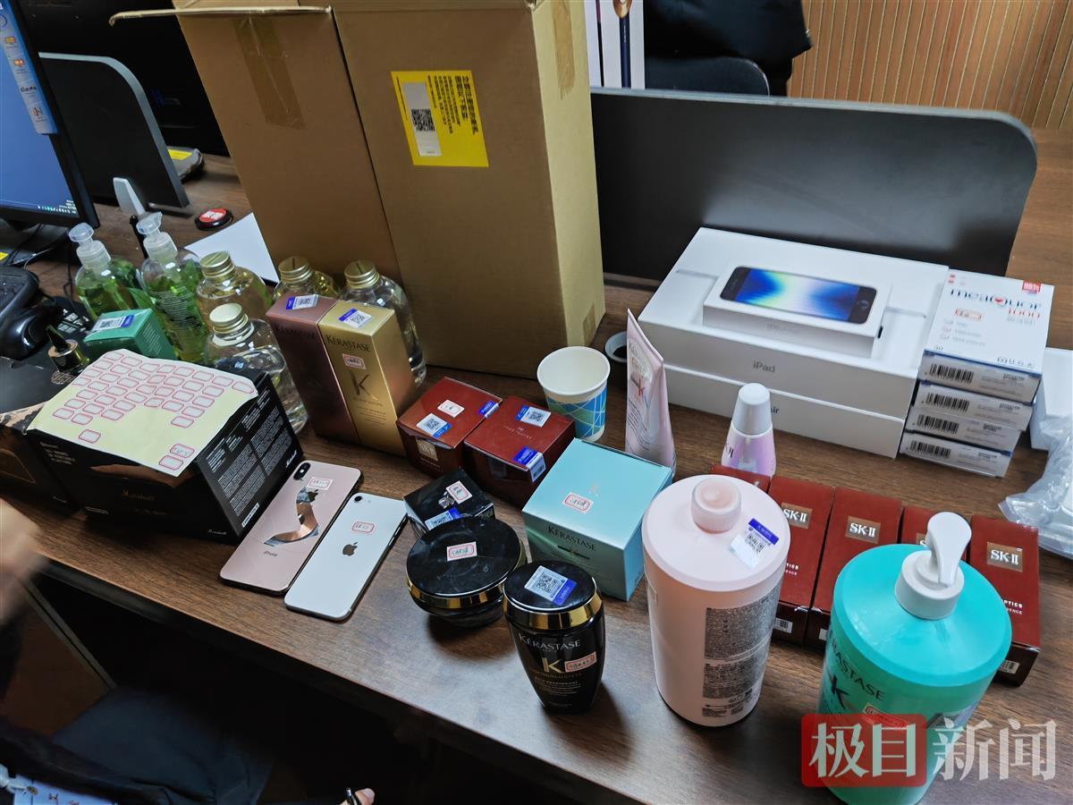 快递公司送锦旗.JPG