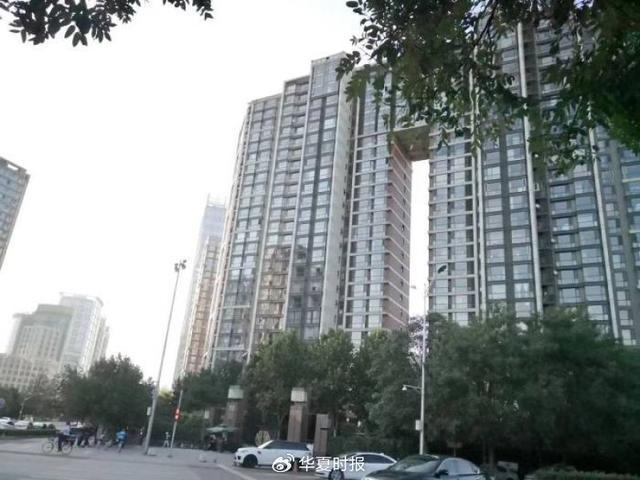 枪响!房地产股价飙升,多楼盘连夜涨价,再现百轮竞价“抢地”_凤凰网