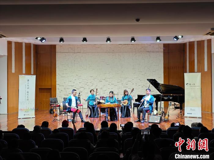 “弦歌不绝——百年粤韵复刻计划讲座音乐会”21日上午在四川音乐学院举行。　陈选斌 摄