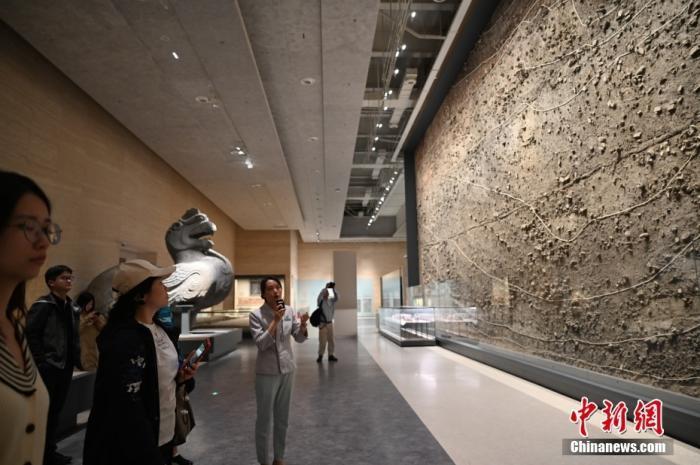 资料图：扬州中国大运河博物馆展现土层变迁。(张蔚然 摄)