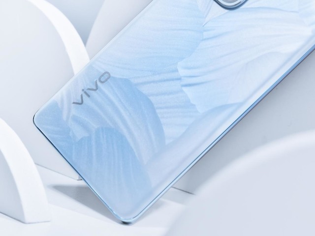 vivo S18 Pro全面评测 在它眼里你更好看